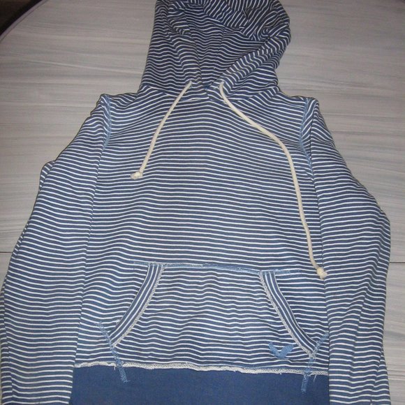 American Eagle Ladies Hooded Sweat Shirt Size Medium $5.00 AS AN ADD ON - Picture 1 of 2